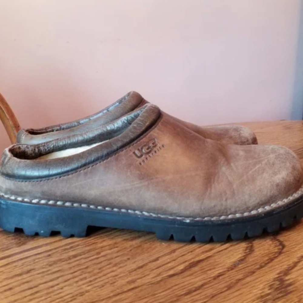 UGG Classic brown leather Clogs 10